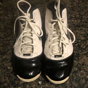 Nike Air Max Size 9.5 Mens Running Basketball Ball